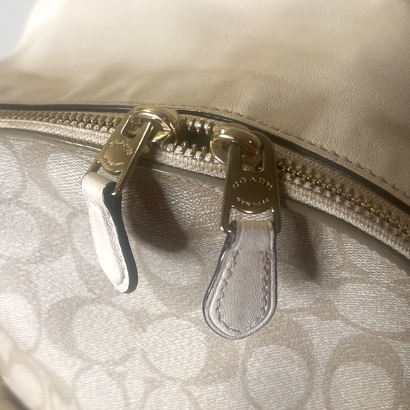 Coach - Charlie backpack Signature Canvas (Mint Condition) - Picture 5 of 9